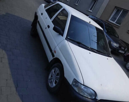 Белый Форд Эскорт, объемом двигателя 1.3 л и пробегом 300 тыс. км за 900 $, фото 3 на Automoto.ua