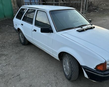 Белый Форд Эскорт, объемом двигателя 1.6 л и пробегом 280 тыс. км за 700 $, фото 1 на Automoto.ua