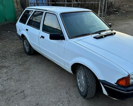 Белый Форд Эскорт, объемом двигателя 1.6 л и пробегом 250 тыс. км за 650 $, фото 1 на Automoto.ua