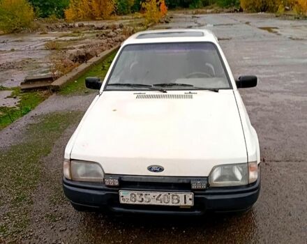 Білий Форд Ескорт, об'ємом двигуна 1.4 л та пробігом 0 тис. км за 550 $, фото 1 на Automoto.ua