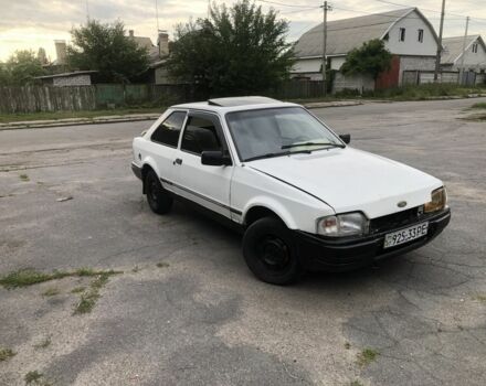 Белый Форд Эскорт, объемом двигателя 1.4 л и пробегом 200 тыс. км за 627 $, фото 1 на Automoto.ua