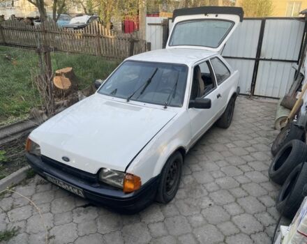 Білий Форд Ескорт, об'ємом двигуна 1.8 л та пробігом 999 тис. км за 600 $, фото 1 на Automoto.ua