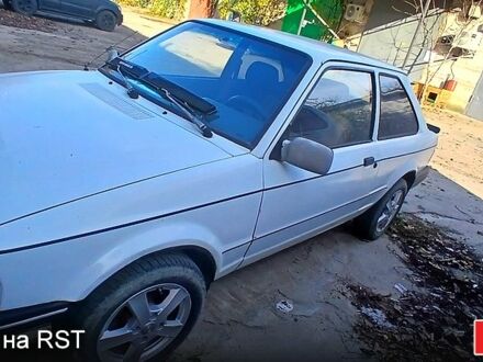 Белый Форд Эскорт, объемом двигателя 1.6 л и пробегом 200 тыс. км за 710 $, фото 1 на Automoto.ua