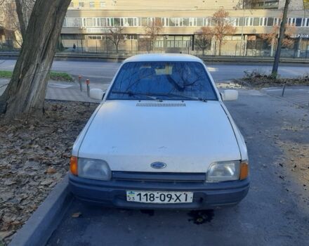 Белый Форд Эскорт, объемом двигателя 1.6 л и пробегом 374 тыс. км за 800 $, фото 1 на Automoto.ua