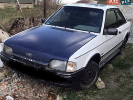 Форд Эскорт 1988 в Львове на Automoto.ua Белый Форд Эскорт, объемом двигателя 1.6 л и пробегом 93 тыс. км за 1711 $, фото 1 на Automoto.ua
