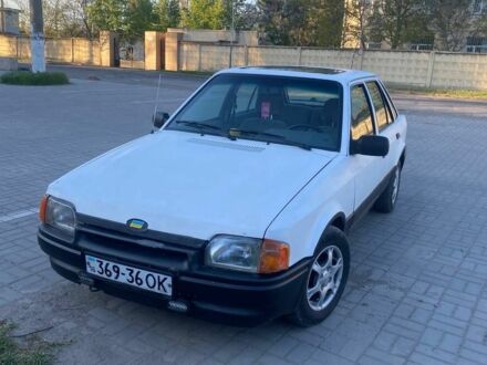 Форд Эскорт 1988 в Одессе на Automoto.ua Белый Форд Эскорт, объемом двигателя 0 л и пробегом 100 тыс. км за 600 $, фото 1 на Automoto.ua