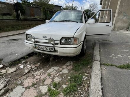 Форд Эскорт 1989 в Одессе на Automoto.ua Белый Форд Эскорт, объемом двигателя 1.3 л и пробегом 300 тыс. км за 605 $, фото 1 на Automoto.ua