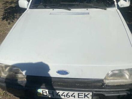 Белый Форд Эскорт, объемом двигателя 1.8 л и пробегом 370 тыс. км за 500 $, фото 1 на Automoto.ua