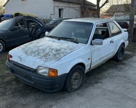 Белый Форд Эскорт, объемом двигателя 1.4 л и пробегом 200 тыс. км за 237 $, фото 1 на Automoto.ua