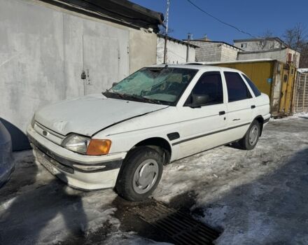Белый Форд Эскорт, объемом двигателя 1.4 л и пробегом 250 тыс. км за 450 $, фото 1 на Automoto.ua
