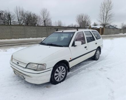 Белый Форд Эскорт, объемом двигателя 1.8 л и пробегом 284 тыс. км за 1250 $, фото 1 на Automoto.ua