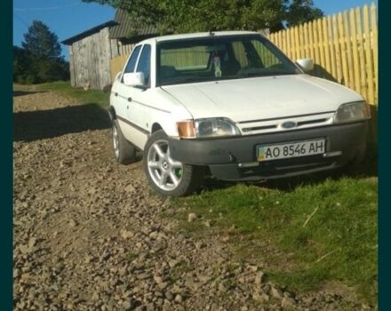 Белый Форд Эскорт, объемом двигателя 1.6 л и пробегом 10 тыс. км за 600 $, фото 1 на Automoto.ua