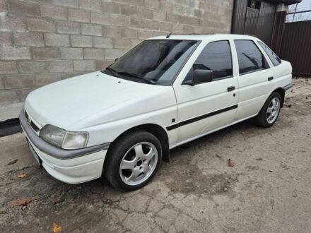 Белый Форд Эскорт, объемом двигателя 1.3 л и пробегом 250 тыс. км за 750 $, фото 1 на Automoto.ua