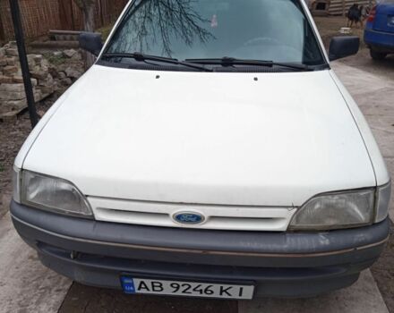 Белый Форд Эскорт, объемом двигателя 1.8 л и пробегом 250 тыс. км за 1200 $, фото 1 на Automoto.ua