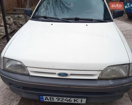 Белый Форд Эскорт, объемом двигателя 1.8 л и пробегом 250 тыс. км за 1200 $, фото 1 на Automoto.ua