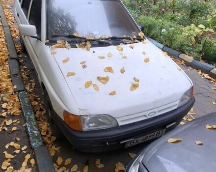 Белый Форд Эскорт, объемом двигателя 1.3 л и пробегом 200 тыс. км за 950 $, фото 1 на Automoto.ua