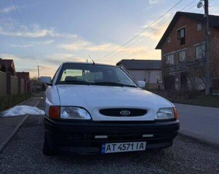 Белый Форд Эскорт, объемом двигателя 1.6 л и пробегом 99 тыс. км за 1150 $, фото 1 на Automoto.ua
