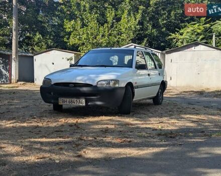 Білий Форд Ескорт, об'ємом двигуна 1.4 л та пробігом 350 тис. км за 1350 $, фото 1 на Automoto.ua