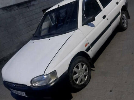 Белый Форд Эскорт, объемом двигателя 1.3 л и пробегом 300 тыс. км за 900 $, фото 1 на Automoto.ua