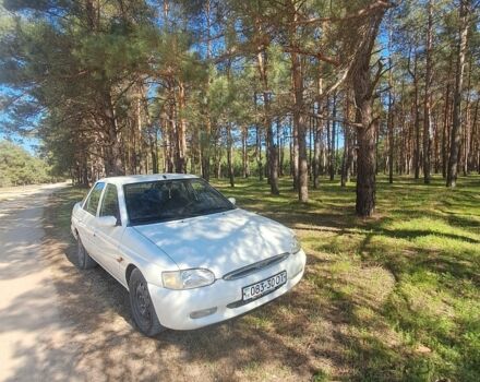 Белый Форд Эскорт, объемом двигателя 0 л и пробегом 200 тыс. км за 1900 $, фото 1 на Automoto.ua