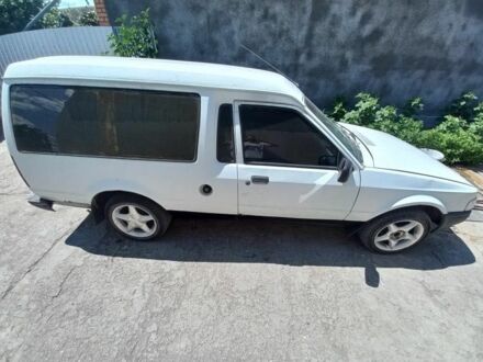 Белый Форд Эскорт, объемом двигателя 1.6 л и пробегом 100 тыс. км за 750 $, фото 1 на Automoto.ua