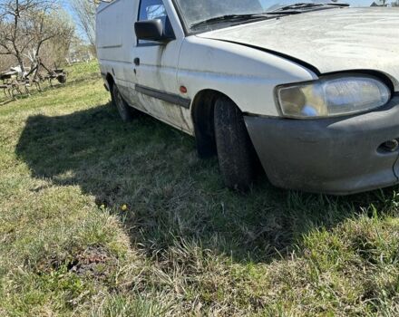 Белый Форд Эскорт, объемом двигателя 1.8 л и пробегом 300 тыс. км за 550 $, фото 1 на Automoto.ua