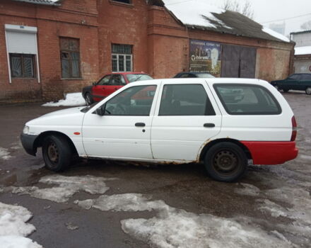 Белый Форд Эскорт, объемом двигателя 1.3 л и пробегом 120 тыс. км за 1000 $, фото 1 на Automoto.ua