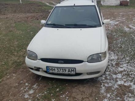 Білий Форд Ескорт, об'ємом двигуна 1.8 л та пробігом 300 тис. км за 700 $, фото 1 на Automoto.ua
