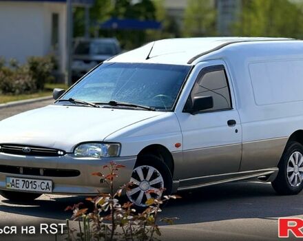 Белый Форд Эскорт, объемом двигателя 1.8 л и пробегом 250 тыс. км за 1050 $, фото 1 на Automoto.ua