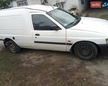 Белый Форд Эскорт, объемом двигателя 1.8 л и пробегом 300 тыс. км за 1300 $, фото 1 на Automoto.ua