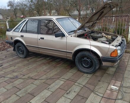 Бежевый Форд Эскорт, объемом двигателя 1.4 л и пробегом 189 тыс. км за 500 $, фото 3 на Automoto.ua