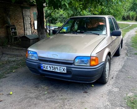 Бежевий Форд Ескорт, об'ємом двигуна 1.4 л та пробігом 295 тис. км за 700 $, фото 1 на Automoto.ua