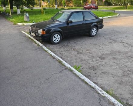 Черный Форд Эскорт, объемом двигателя 1.4 л и пробегом 20 тыс. км за 1076 $, фото 1 на Automoto.ua