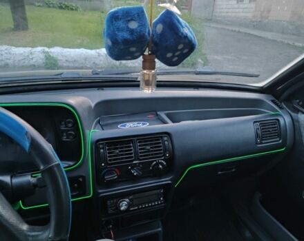 Черный Форд Эскорт, объемом двигателя 1.4 л и пробегом 20 тыс. км за 1076 $, фото 2 на Automoto.ua