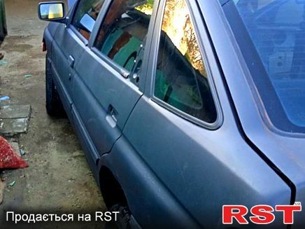 Черный Форд Эскорт, объемом двигателя 1.4 л и пробегом 100 тыс. км за 700 $, фото 2 на Automoto.ua