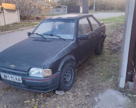 Черный Форд Эскорт, объемом двигателя 1.6 л и пробегом 33 тыс. км за 358 $, фото 1 на Automoto.ua