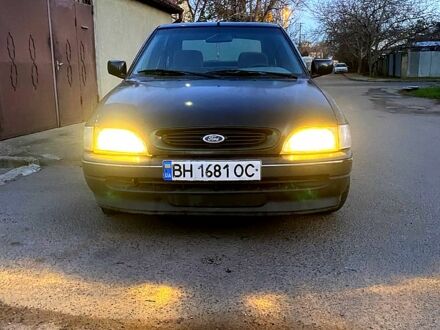 Черный Форд Эскорт, объемом двигателя 1.8 л и пробегом 99 тыс. км за 1149 $, фото 1 на Automoto.ua