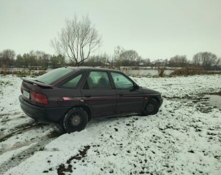 Фиолетовый Форд Эскорт, объемом двигателя 1.4 л и пробегом 300 тыс. км за 1200 $, фото 3 на Automoto.ua