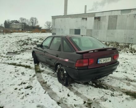 Фиолетовый Форд Эскорт, объемом двигателя 1.4 л и пробегом 300 тыс. км за 1200 $, фото 2 на Automoto.ua