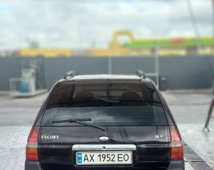 Фіолетовий Форд Ескорт, об'ємом двигуна 1.6 л та пробігом 2 тис. км за 2350 $, фото 3 на Automoto.ua