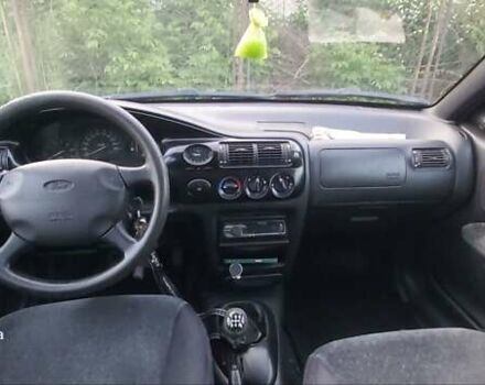 Фиолетовый Форд Эскорт, объемом двигателя 1.6 л и пробегом 270 тыс. км за 2000 $, фото 6 на Automoto.ua