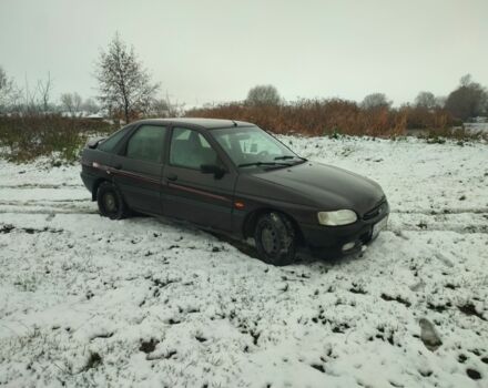 Фиолетовый Форд Эскорт, объемом двигателя 1.4 л и пробегом 300 тыс. км за 1200 $, фото 1 на Automoto.ua