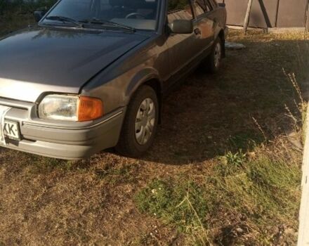 Коричневый Форд Эскорт, объемом двигателя 1.4 л и пробегом 100 тыс. км за 800 $, фото 5 на Automoto.ua