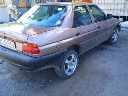 Коричневый Форд Эскорт, объемом двигателя 1.6 л и пробегом 87 тыс. км за 1700 $, фото 1 на Automoto.ua