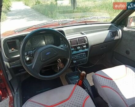 Красный Форд Эскорт, объемом двигателя 1.3 л и пробегом 72 тыс. км за 950 $, фото 3 на Automoto.ua
