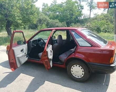 Красный Форд Эскорт, объемом двигателя 1.3 л и пробегом 72 тыс. км за 950 $, фото 4 на Automoto.ua