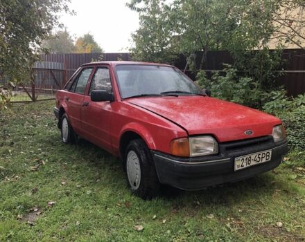 Красный Форд Эскорт, объемом двигателя 1.6 л и пробегом 70 тыс. км за 900 $, фото 1 на Automoto.ua