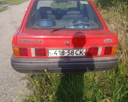 Красный Форд Эскорт, объемом двигателя 1.3 л и пробегом 300 тыс. км за 1000 $, фото 1 на Automoto.ua