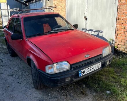 Красный Форд Эскорт, объемом двигателя 1.6 л и пробегом 250 тыс. км за 950 $, фото 1 на Automoto.ua