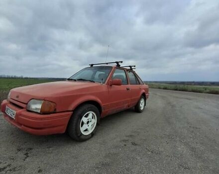 Красный Форд Эскорт, объемом двигателя 0 л и пробегом 60 тыс. км за 713 $, фото 5 на Automoto.ua